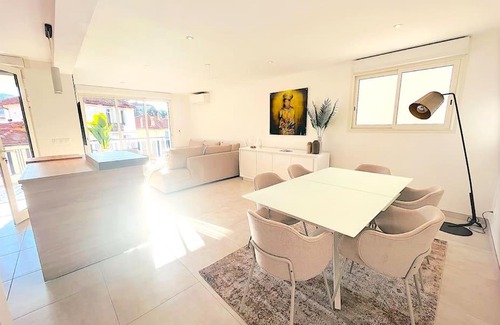 Riou - Petit Juas - Av de Grasse Apartment | JJ Home