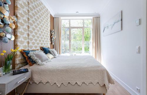 Old Town Apartment | Jogailos Residence peaceful Old Town luxury 3 bdr, 2 bthr, FREE GARAGE, top-speed WIFI