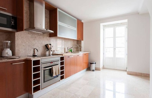 Santa Maria Maior Apartment | JOIVY Stunning duplex near Santa Justa Lift
