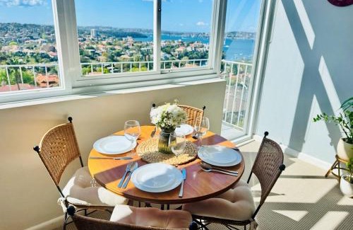 Neutral Bay Apartment | JoJo's Place! Harbour views, 2 Beds and free parking