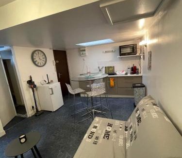 Eu Apartment | Joli petit F1 plein centre ville