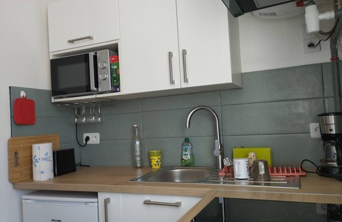 Le Pradet Apartment | Joli T1 , 36m2, sur Terrain de 1700m2, Proche Commerces et Plages