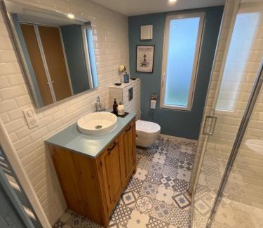 Plouvara House | Jolie chambre dans une dépendance de longère bretonne