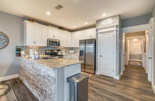 Jonestown Apartment | Jonestown Condo on Lake Travis with 2 Balconies!