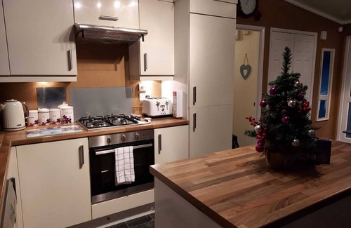 Cayton Bay Cabin | Jonstone Pines Lodge at Cayton Bay Holiday Park