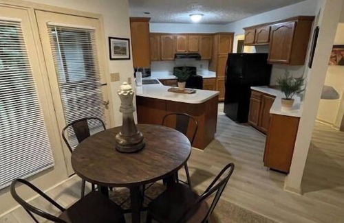 Lexington House | Joyful cottage on Joi- Off I-75