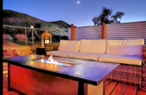 Yucca Valley House | JT's Star Catcher Cabin - HOT TUB