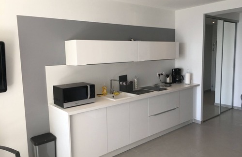 Juan-les-Pins Apartment | JUAN LES PINS Grand Studio Front de mer 4 Personnes
