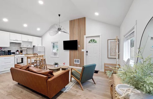 Juanita Apartment | Juanita Bay Cottages B1