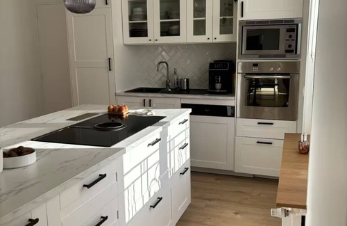 St.-Martin-des-Champs Villa | Julia's house - Private pool and jacuzzi