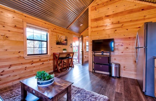 Austin Cabin | Julie's Cabins Luxury Retreat 2