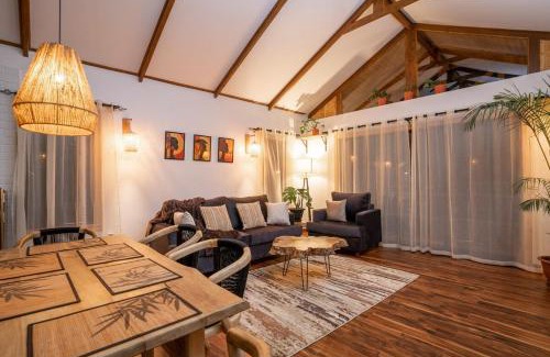 Karen House | Jungle Oasis 2BR Cottage