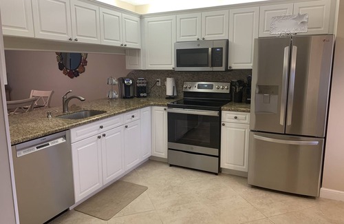 Jupiter Condo | Jupiter Bay Garden View Easy Walk to Carlin Park Beach, Shops, Restaurants&Fun