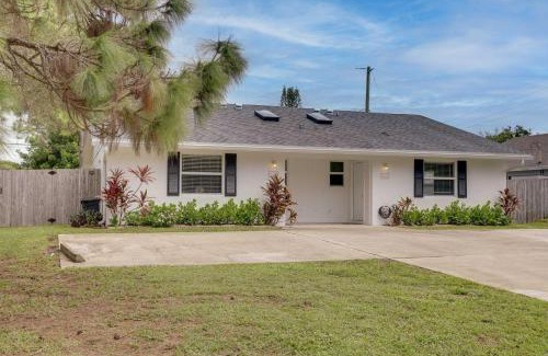 North Palm Beach Heights House | Jupiter Townhome with Patio and Yard about 6 Mi to Beach!