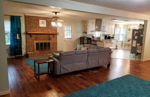 Lilburn House | Just 15 Minutes From Stone Mountain Park!