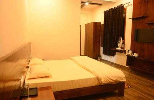 Lansdowne Hotel | Kafal Gates