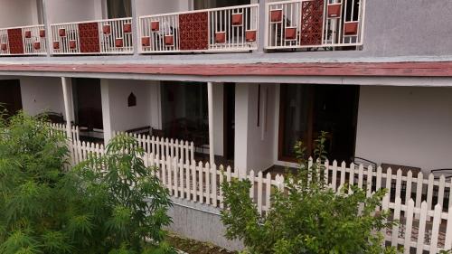 Kaul House | Kafal Pako Resort - Luxury Mountain View Stay in Mukteshwar