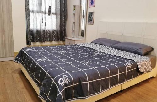 Kajang Apartment | Kajang Town Homestay@ MKH Boulevard NETFLIX & WIFI