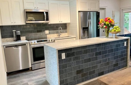 Lansdowne House | Kalea - Overlooking the river with your own Hottubn