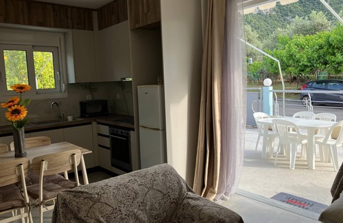 Kamena Vourla Apartment | Kamena Home Apartment in Kamena Vourla