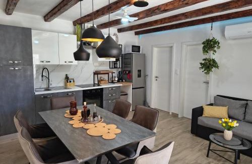 Sibenik House | Kameni dvori