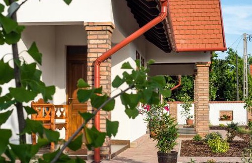 Poroszlo House | Kamillaház