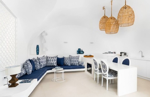 Santorini Villa | Kamini Villa | 5-bedroom luxury villa in Pyrgos, Santorini