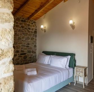 Ithomi Hotel | Kanalia Suites