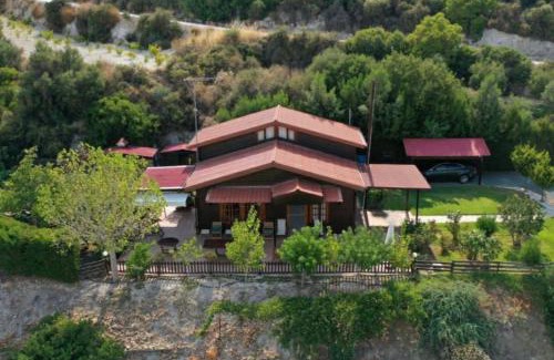 Vasa Koilaniou Ski Chalet | Kapilio Cottage House