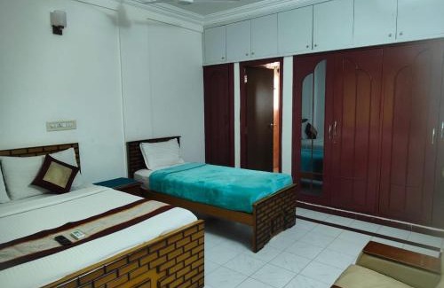 Thousand Lights West Apartment | Kapsstone HOMESTAY- Apartments &Rooms near APOLLO &SHANKARA NETHRALAYA HOSPITALS -Greams Road