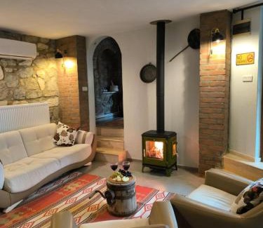 Selcuk House | Karameşe Taş Ev - Karameşe Stone House