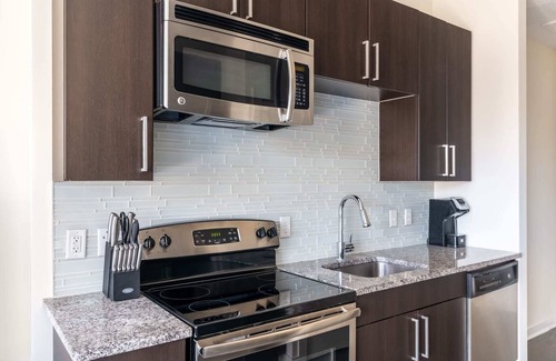 Del Ray Apartment | Kasa | Comfy Studio + Self Check-In | Alexandria