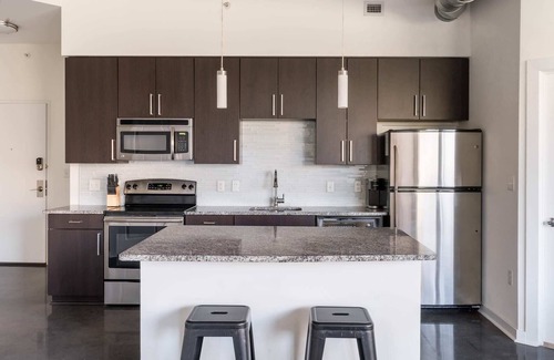 Del Ray Apartment | Kasa | Modern 2 BD + Free Parking | Alexandria