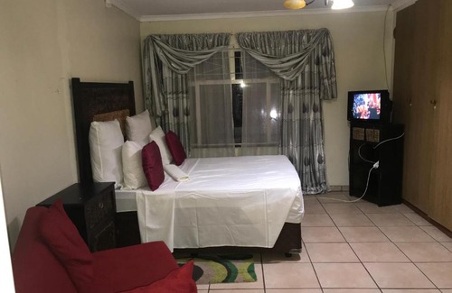 Secunda House | Kaste Guesthouse Secunda