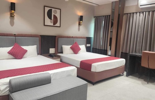 Triplicane Bed & Breakfast | KB MARINA PARK