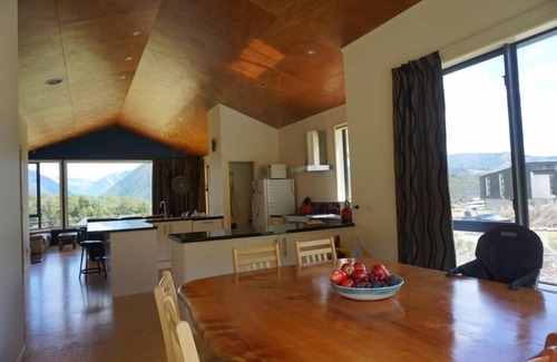 St. Arnaud House | Kea Castle, Stunning mountain views.
