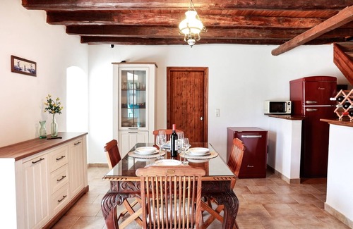 Chalikeri House | Kefalonia Vintage Home: Traditional Villa in Fiscardo. Pet-Friendly!