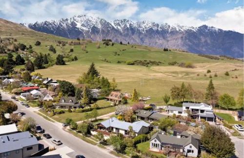 Kelvin Heights House | Kelvin Heights - Sunny 2 Bed Home
