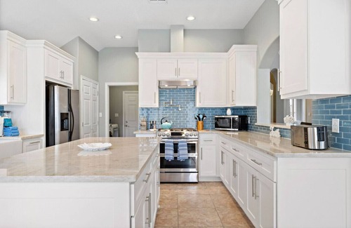 Clear Lake Shores House | Kemah Pool Paradise, Walk to Park & Boardwalk