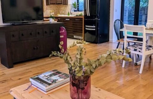 Waltham House | Kent Pool Cottage ~ Private Indoor Heated Pool All Year ~ Netflix ~ PS4