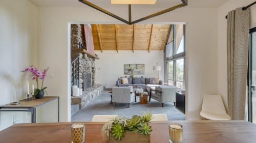 Kenwood House | Kenwood Vista by AvantStay 7acres w Pool Fire Pit Vineyard Views