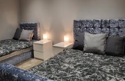 Harehills Apartment | Kepler Residence Modern 4 Bedroom Property 1 mile from Leeds Centre