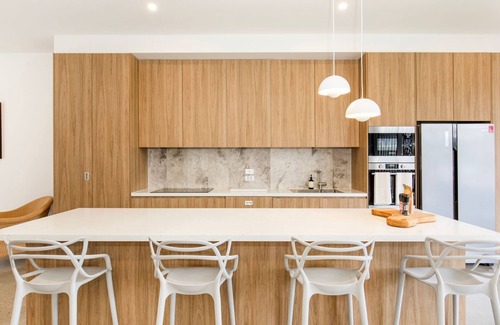 Huskisson House | Keppel - Pet Friendly - 4 Mins Walk to Beach