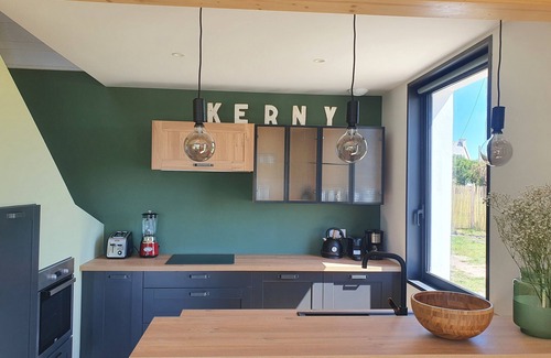 Kerlouan House | Ker-Ny direct beach access, feet in the water, 4 people