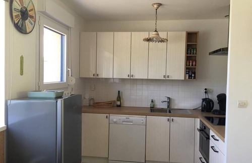 Trevou-Treguignec House | "Keramuze: comfortable sea-view gîte with terrace and small garden. Beach 200m away