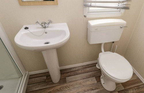 Cayton Bay Cottage | KESTREL 7, pet friendly, country holiday cottage, with pool in Cayton