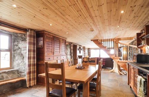 Rogart Cottage | KESTREL COTTAGE, pet friendly, character holiday cottage in Rogart