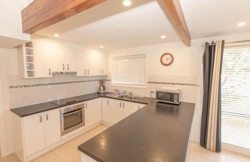 Jindabyne House | Kestrels Rest 116 Gippsland Street