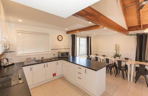 Jindabyne House | Kestrels Rest 116 Gippsland Street