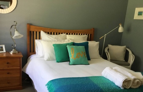 Kiama House | Kiama Guest House-pool-Netflix-Wifi-Aircon.